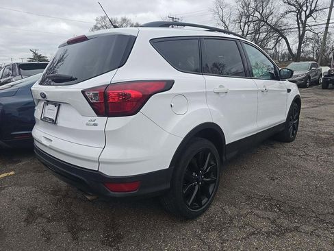Used 2019 Ford Escape SE image 2