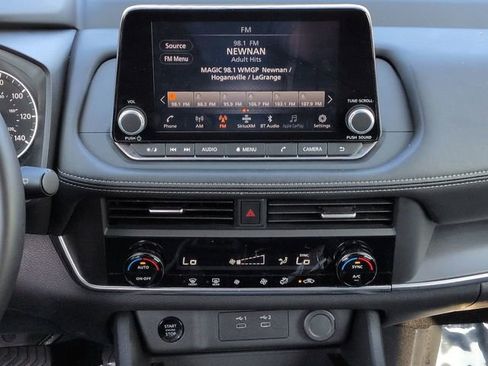 Used 2025 Nissan Rogue SV FWD image 21