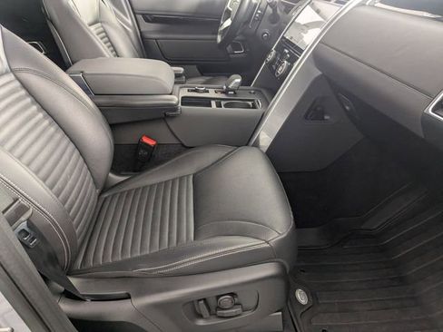 Used 2023 Land Rover Discovery S image 34