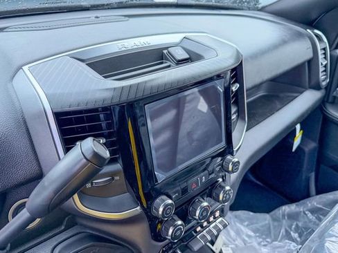 New 2026 RAM 2500 Big Horn AWD/4WD image 22