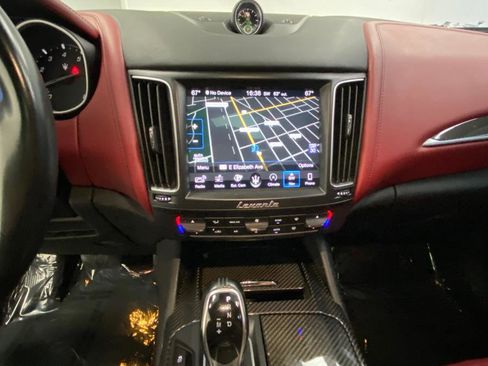 Used 2018 Maserati Levante GranLusso image 28