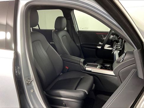 Used 2026 Mercedes-Benz GLB 250 4MATIC image 7