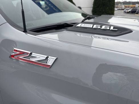 Used 2024 Chevrolet Silverado 2500 Custom w/ Custom Value Package image 3