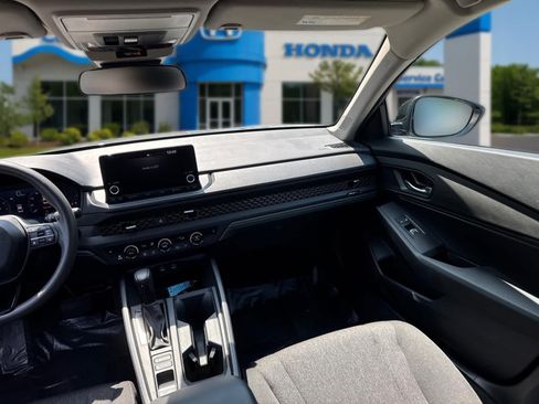 Certified 2025 Honda Accord SE image 33