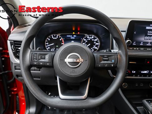 Used 2022 Nissan Rogue SV AWD/4WD image 10