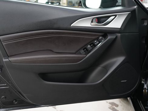 Used 2018 MAZDA MAZDA3 Touring FWD image 17