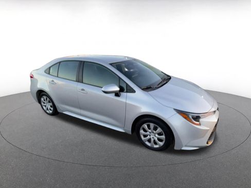 Used 2025 Toyota Corolla LE image 2