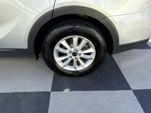 Used 2019 Kia Sorento AWD V6 image 13