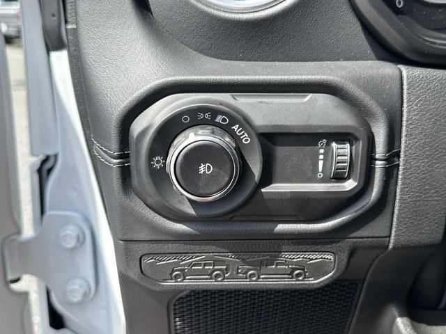 New 2025 Jeep Wrangler Unlimited Sahara AWD/4WD image 8