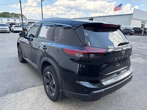 Used 2024 Nissan Rogue SV w/ SV Premium Package FWD image 6