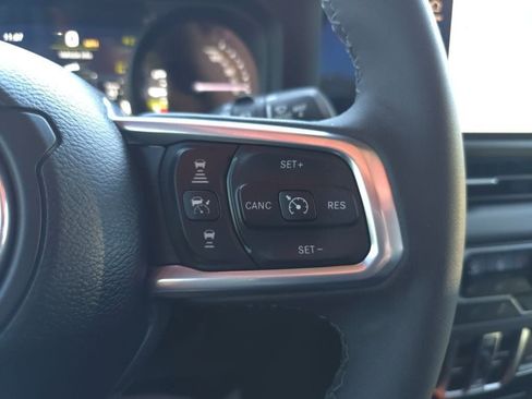 Used 2025 Jeep Wrangler Unlimited Sahara AWD/4WD image 21