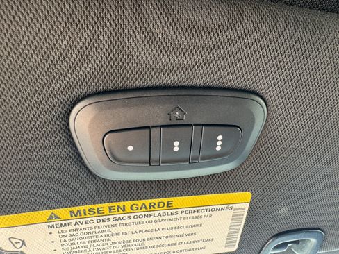 Used 2025 Chrysler Pacifica Limited FWD image 27