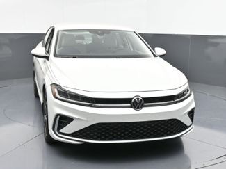 Used 2025 Volkswagen Jetta SE w/ Black Wheel Package video 2