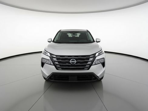 Used 2025 Nissan Rogue SV image 2