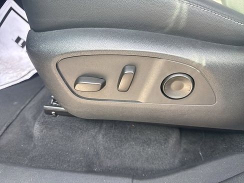 Used 2025 Chevrolet Traverse LT image 24