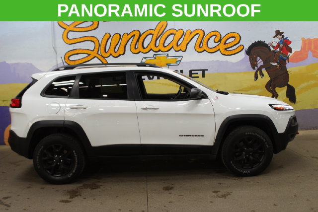 Used 2018 Jeep Cherokee Trailhawk AWD/4WD image 1