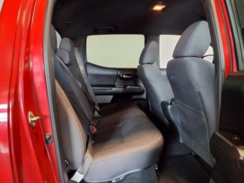 Used 2016 Toyota Tacoma TRD Sport image 10