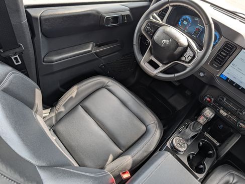 Used 2025 Ford Bronco Badlands AWD/4WD image 9