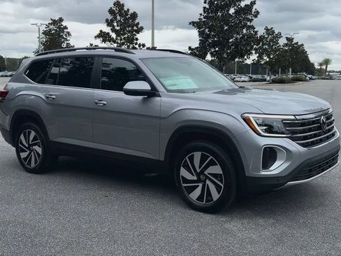 New 2026 Volkswagen Atlas SE image 2