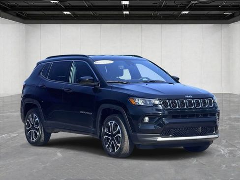 Used 2024 Jeep Compass Limited AWD/4WD image 3