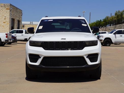 Used 2024 Jeep Grand Cherokee Altitude RWD image 2