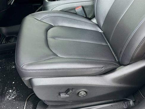 New 2026 Chrysler Pacifica Select w/ S Appearance Package FWD image 25