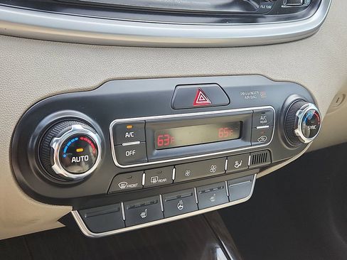 Used 2019 Kia Sorento EX w/ EX Touring Package AWD/4WD image 12