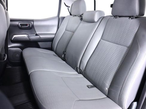 Used 2016 Toyota Tacoma SR5 w/ SR5 Appearance Package (SN) image 31