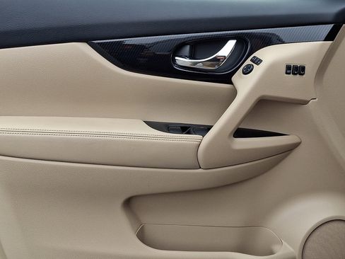 Used 2020 Nissan Rogue SL w/ Premium Package image 12