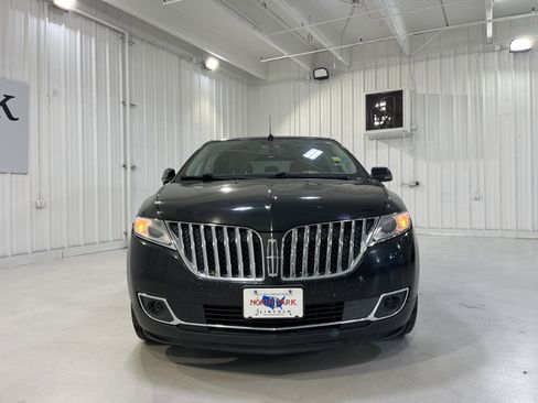 Used 2013 Lincoln MKX FWD image 16