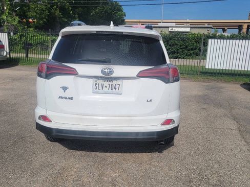 Used 2016 Toyota RAV4 LE FWD image 10