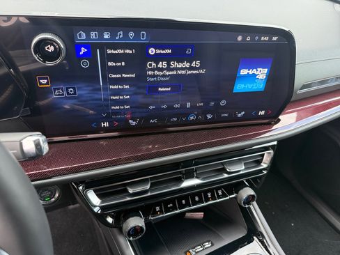 New 2026 Chevrolet Traverse Z71 w/ Driver Confidence Package image 12