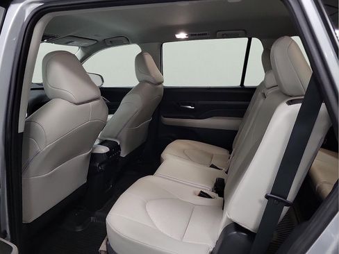 Certified 2024 Toyota Grand Highlander XLE image 8