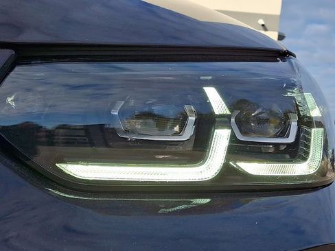 Used 2025 BMW X4 M40i w/ Premium Package image 9