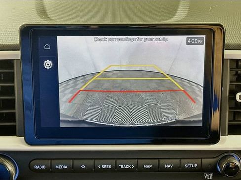 Used 2025 Hyundai Venue Limited FWD image 17