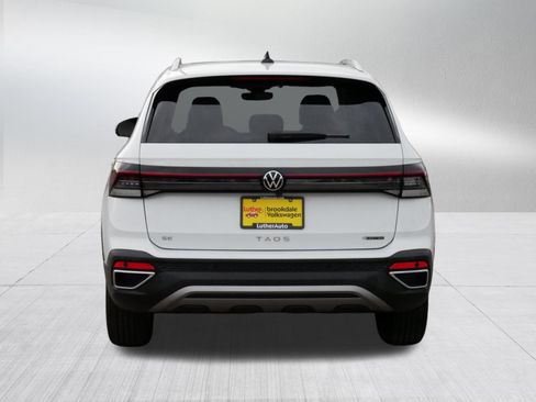 Used 2025 Volkswagen Taos SE w/ Panoramic Sunroof Package AWD/4WD image 6