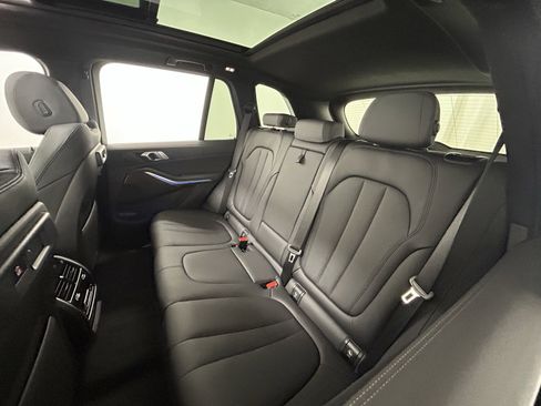 Used 2022 BMW X5 xDrive40i w/ Premium Package image 32