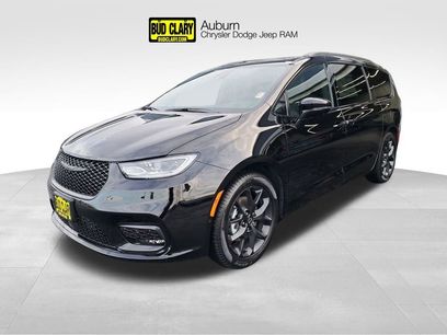 New 2026 Chrysler Pacifica Select w/ S Appearance Package