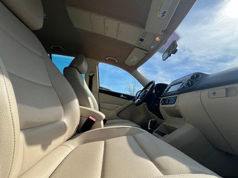 Used 2011 Volkswagen Tiguan S image 14