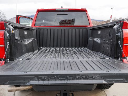 Used 2025 Toyota Tacoma TRD Off-Road image 15