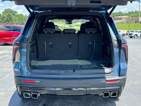 Used 2024 Chevrolet Traverse LT w/ Midnight/Sport Edition AWD/4WD image 5