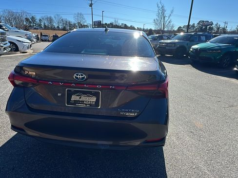Used 2019 Toyota Avalon XLE image 9
