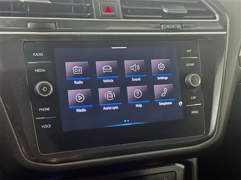 Used 2022 Volkswagen Tiguan SE image 19
