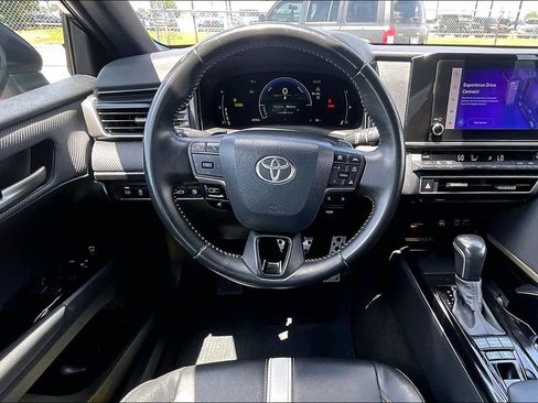 Used 2025 Toyota Camry SE FWD image 8