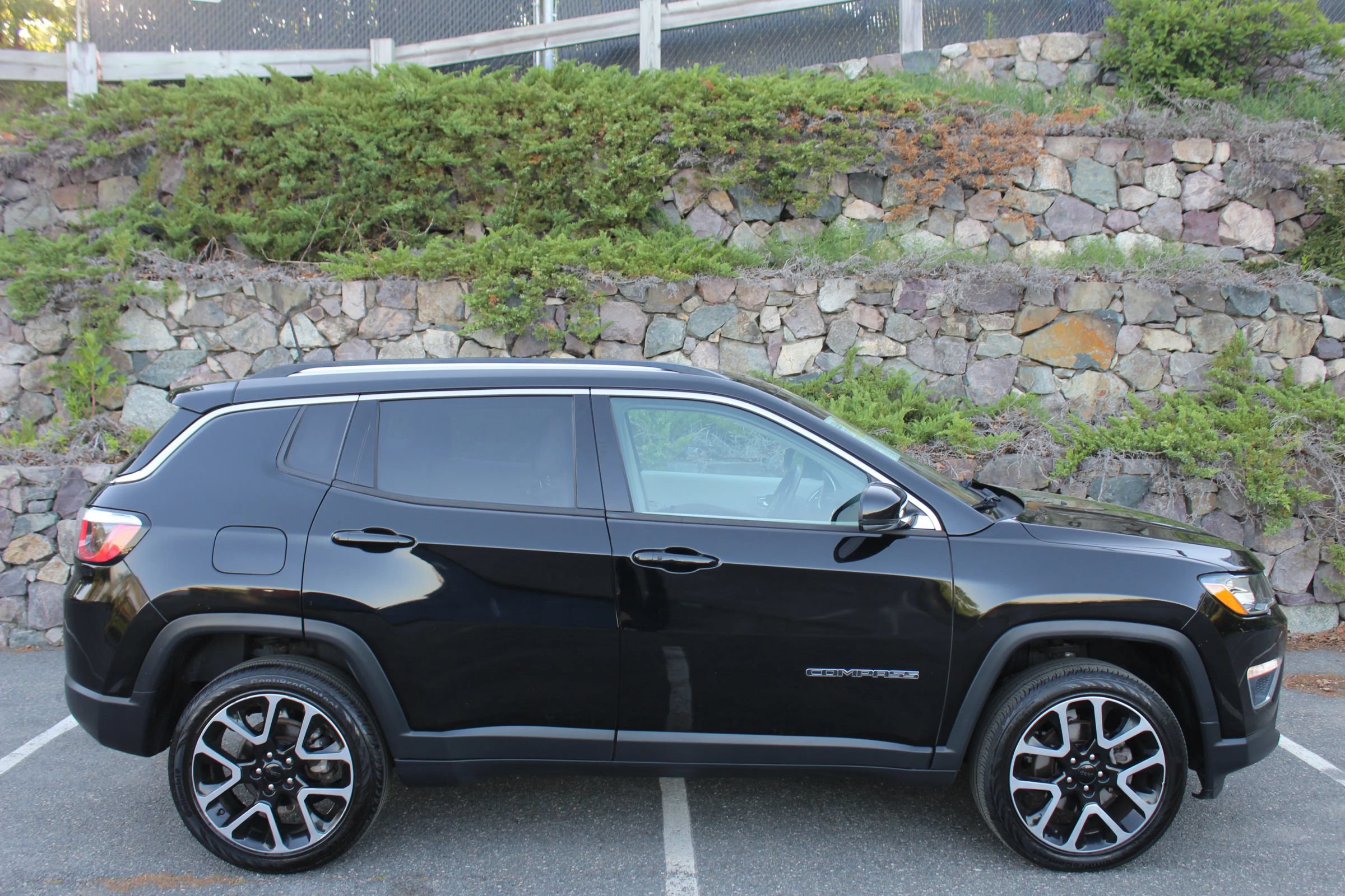 Used 2018 Jeep Compass Limited w/ Navigation Group AWD/4WD image 5