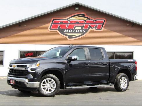 Used 2022 Chevrolet Silverado 1500 LT w/ Max Trailering Package image 2