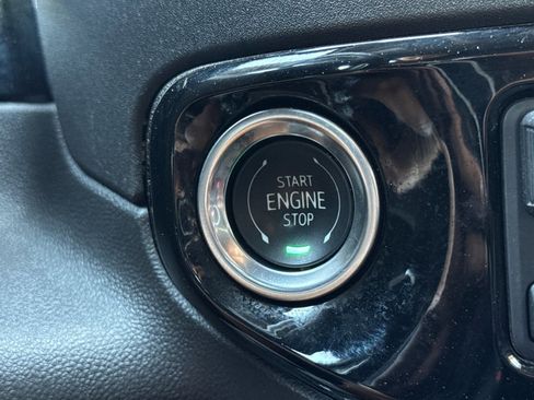 Certified 2025 GMC Sierra 1500 SLT RWD image 22