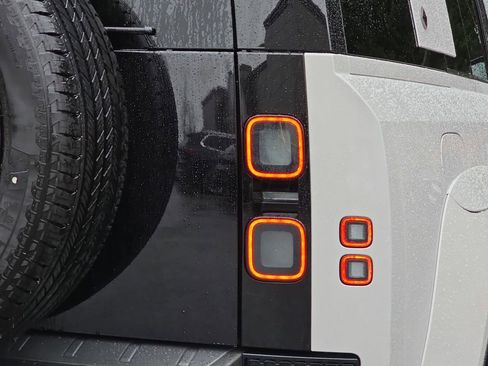 New 2026 Land Rover Defender 110 OCTA AWD/4WD image 35