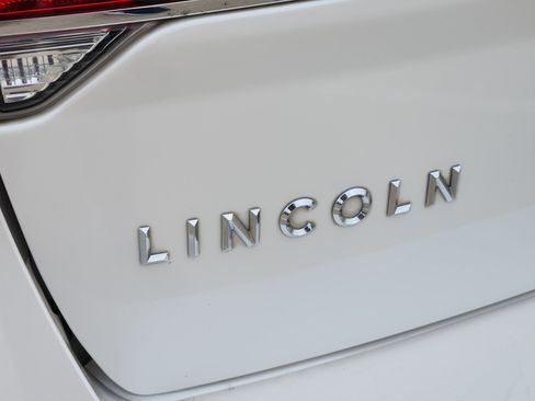 Used 2013 Lincoln MKX AWD image 38