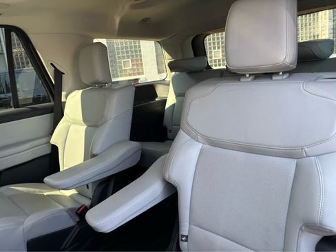 Used 2025 Ford Expedition Platinum w/ Driver's Package AWD/4WD image 12